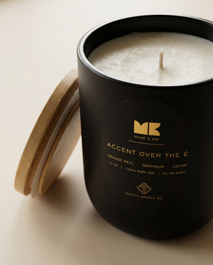 Accent over the É Candle Large