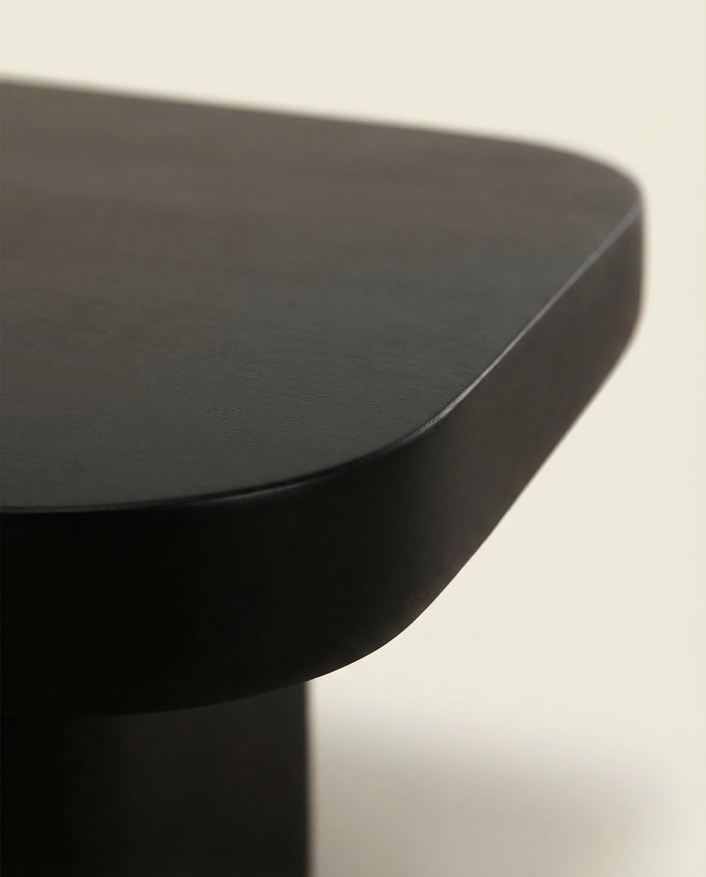 Onyx Black Coffee Table